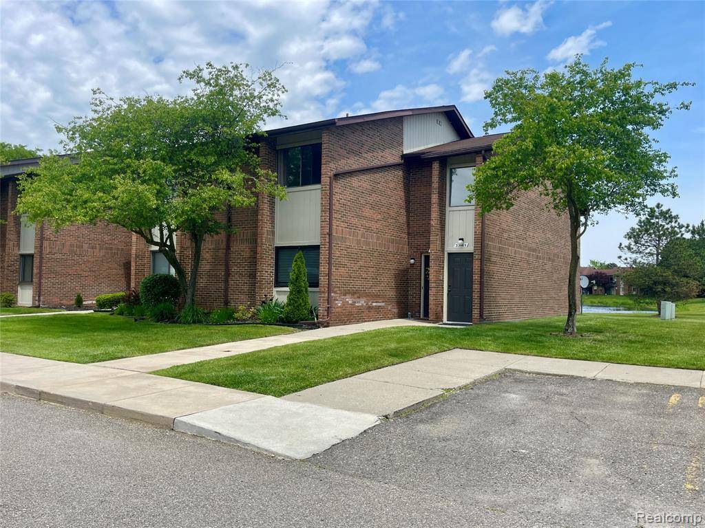 Livonia, MI 48152,33765 Pondview Circle