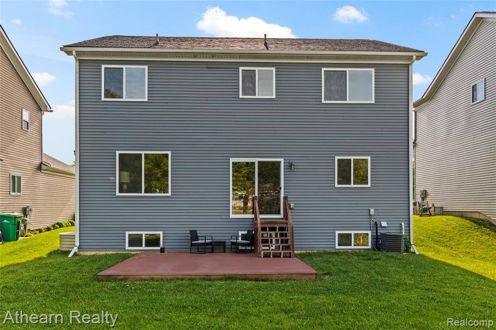 Holly, MI 48442,305 Beaver Run