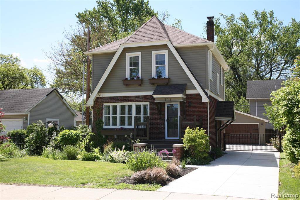 Royal Oak, MI 48073,717 W 12 MILE Road
