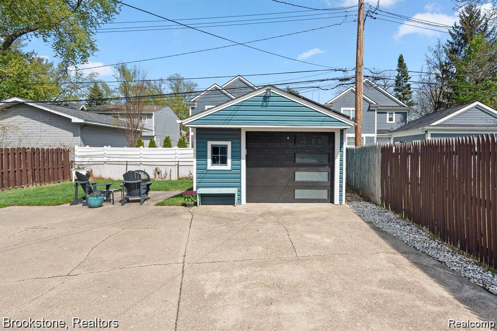 Royal Oak, MI 48067,909 Hoffman Avenue
