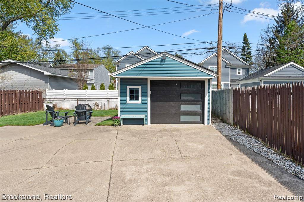 Royal Oak, MI 48067,909 Hoffman Avenue