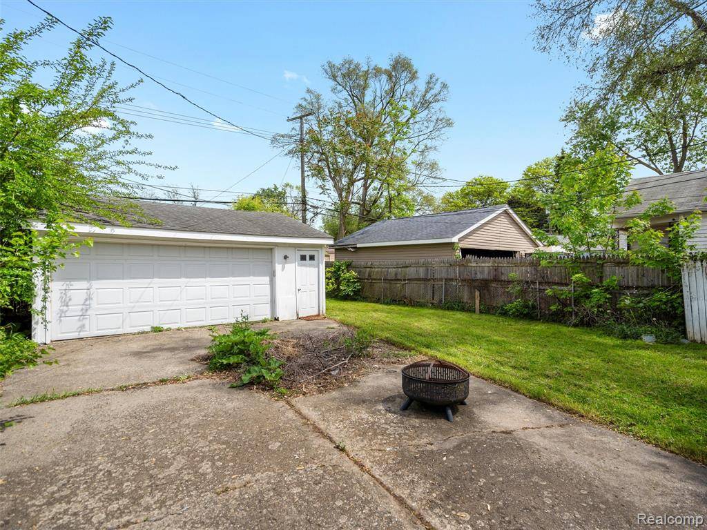 Royal Oak, MI 48071,26066 Dartmouth Street