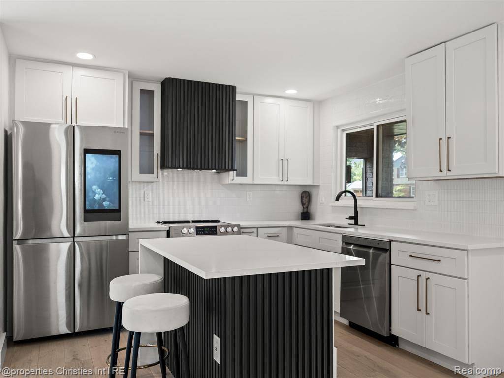 Beverly Hills, MI 48025,17810 Beechwood Avenue