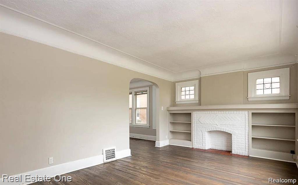 Dearborn Heights, MI 48227,15344 Hartwell Street