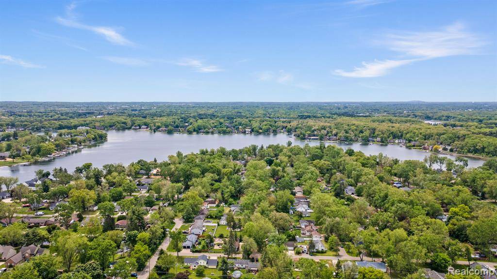 Commerce Twp, MI 48382,9220 Garden Terrace