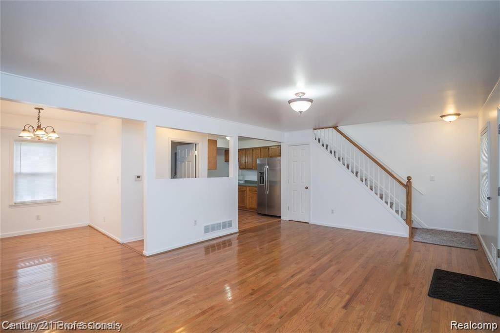 Hazel Park, MI 48030,23060 BERDENO Avenue