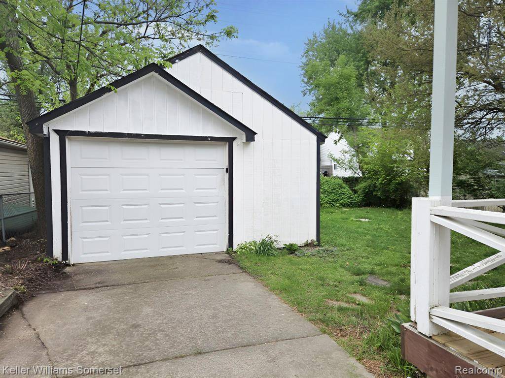 Troy, MI 48083,174 Hickory Drive