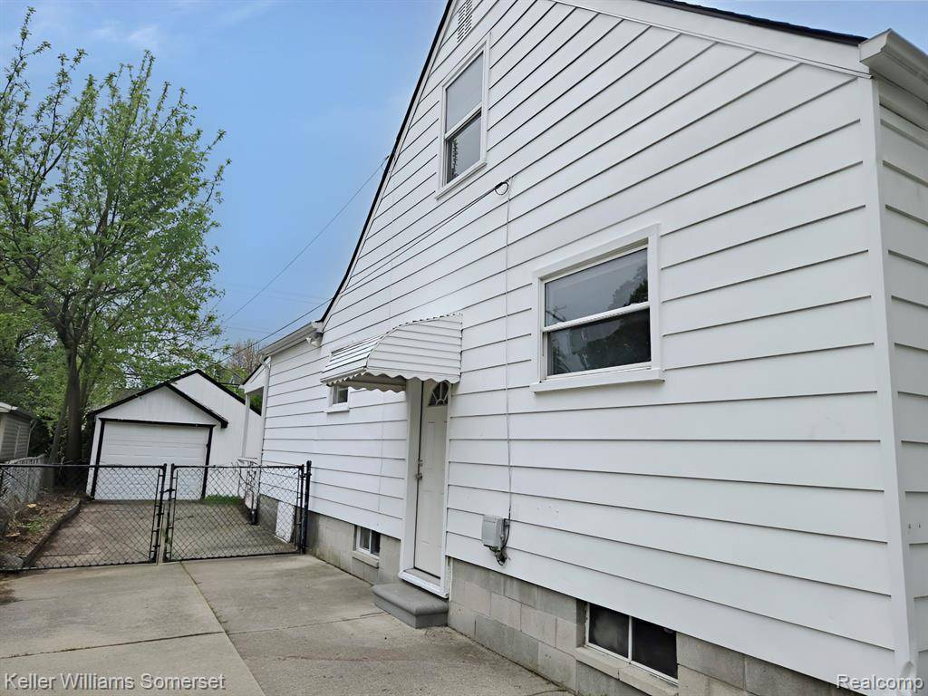 Troy, MI 48083,174 Hickory Drive