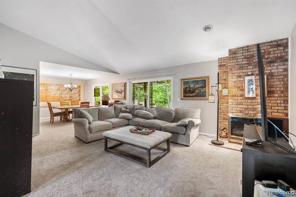 Farmington Hills, MI 48331,38833 Holsworth Court