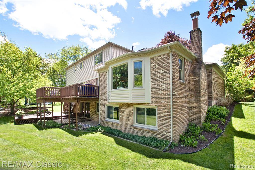 Novi, MI,44500 Louvert Court