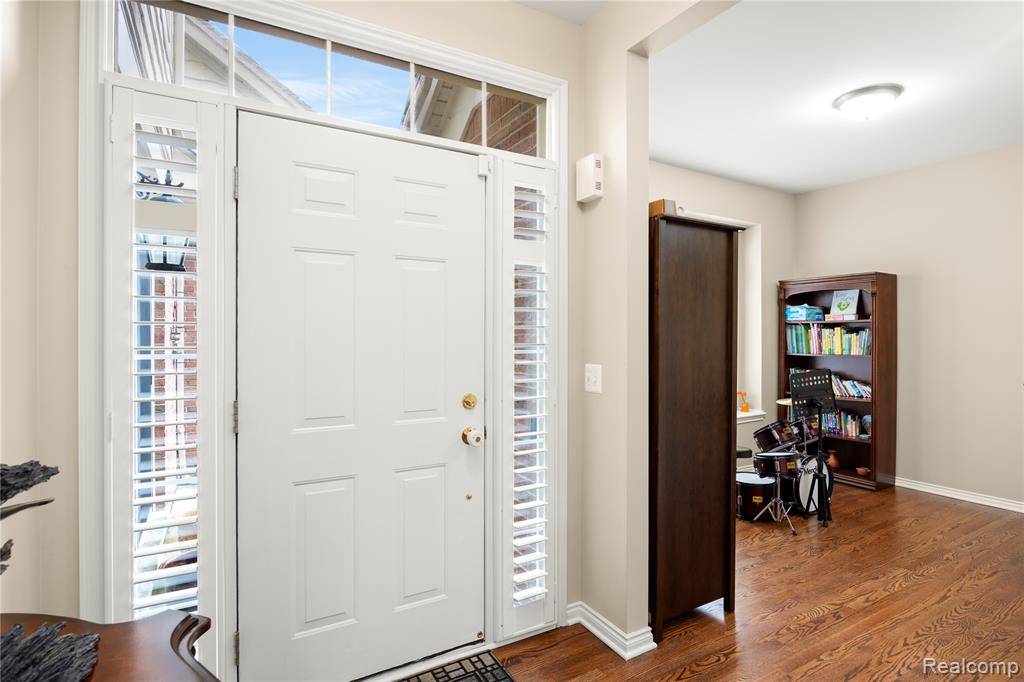 Troy, MI 48098,215 Harrington Drive
