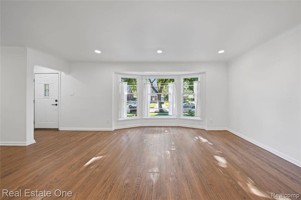Oak Park, MI 48237,23530 Morton Street