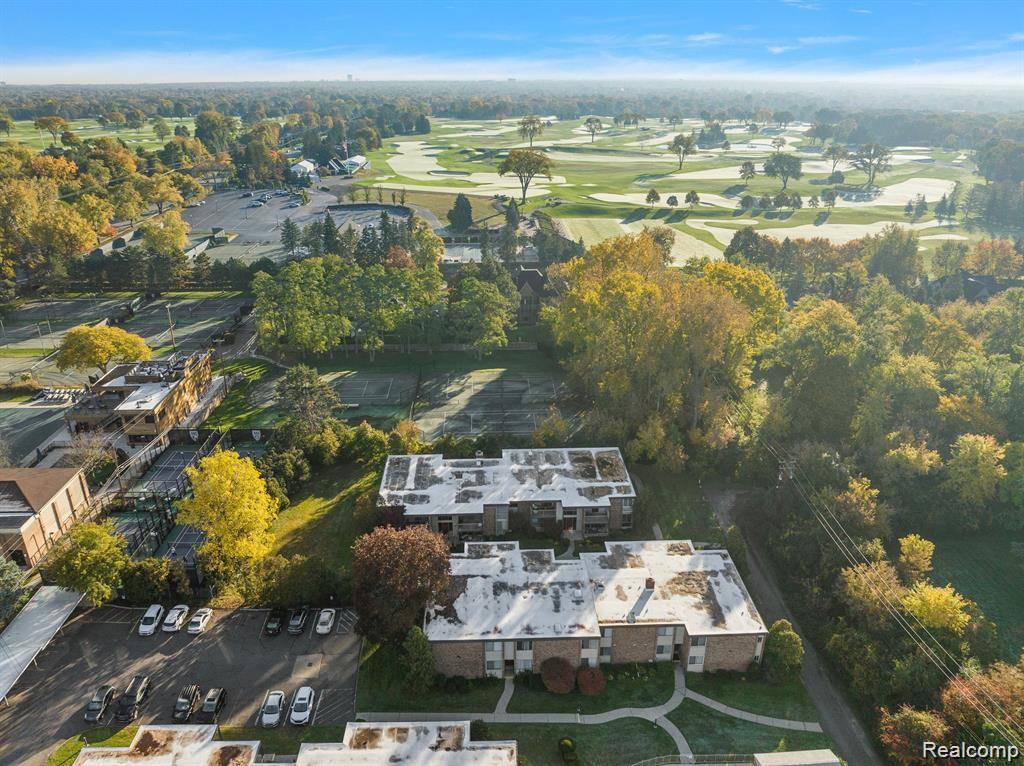 Bloomfield Hills, MI 48301,4041 W Maple Road