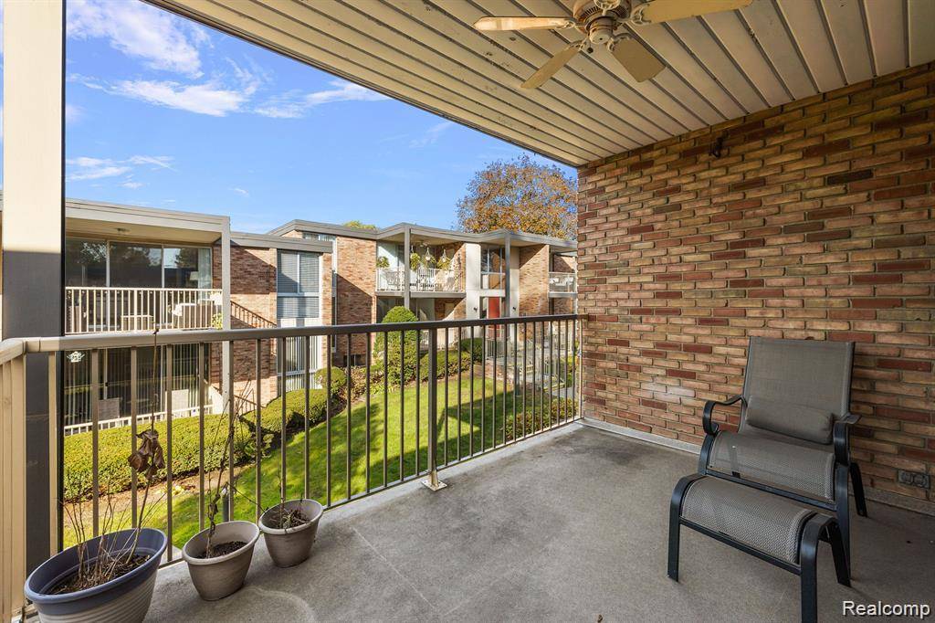 Bloomfield Hills, MI 48301,4041 W Maple Road