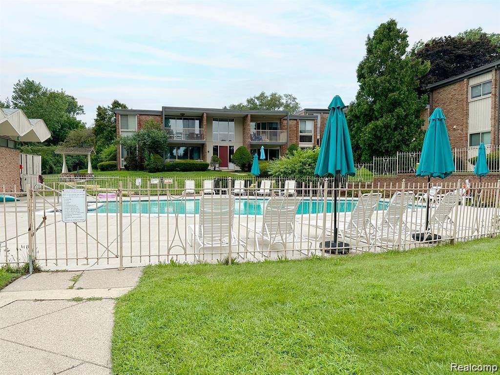 Bloomfield Hills, MI 48301,4041 W Maple Road