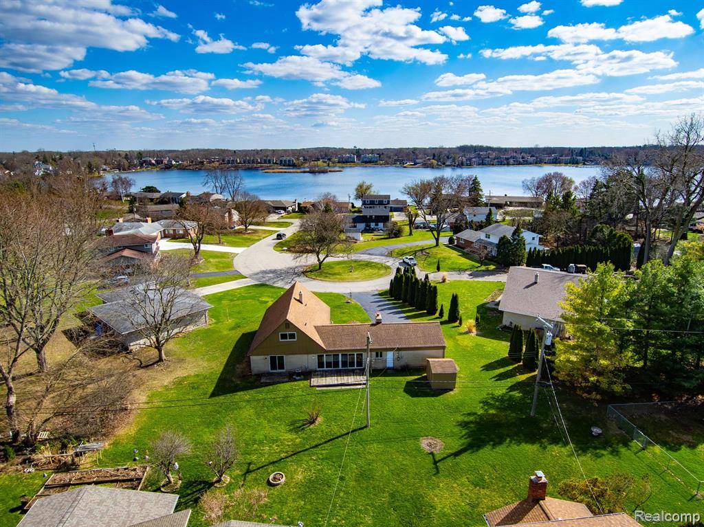 Waterford, MI 48329,3074 GRACEVIEW Court