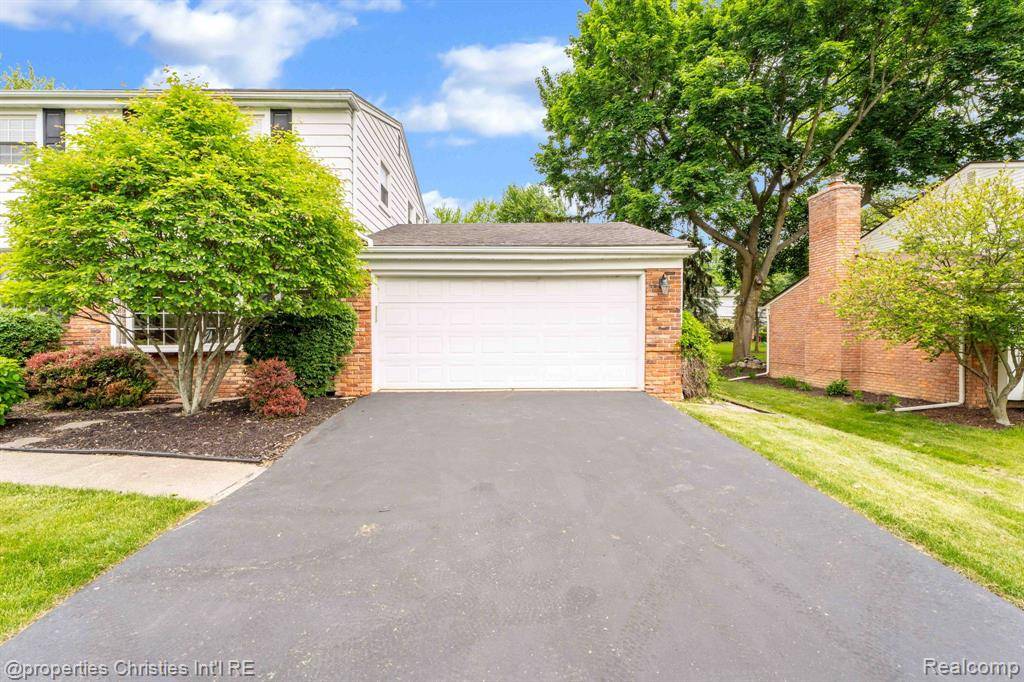 Farmington Hills, MI 48334,30200 Fiddlers Green