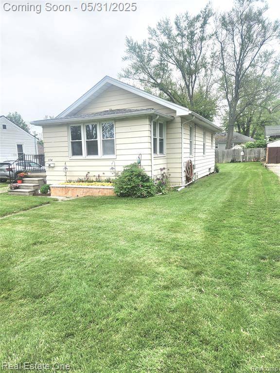 Waterford, MI 48328,1094 Lakeview Street