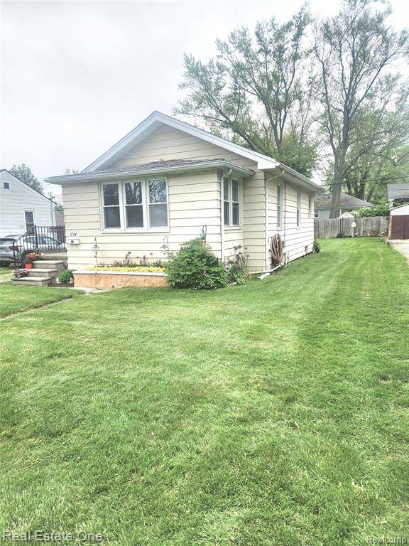 Waterford, MI 48328,1094 Lakeview Street