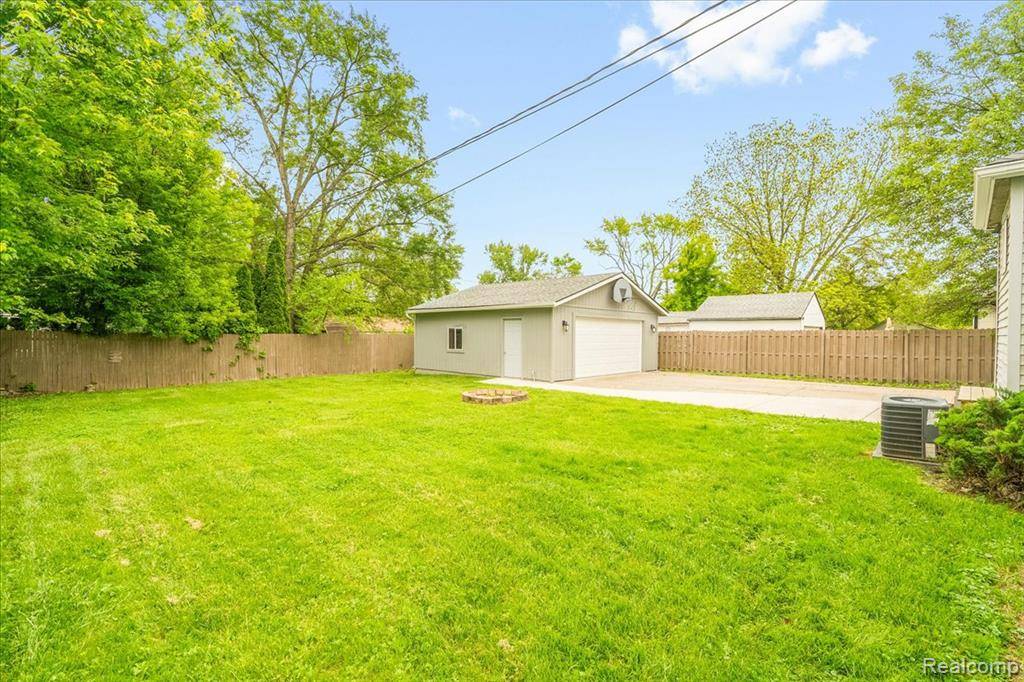 Romulus, MI 48174,7205 Kempa Street
