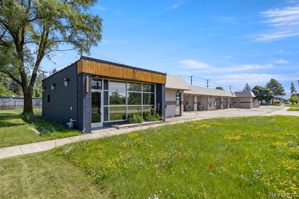 Farmington Hills, MI 48336,30552 GRAND RIVER Avenue