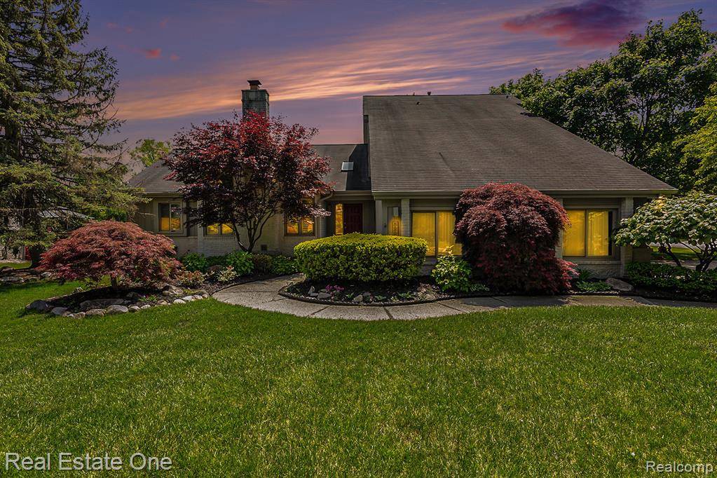 West Bloomfield, MI 48323,5299 Pond Bluff Drive