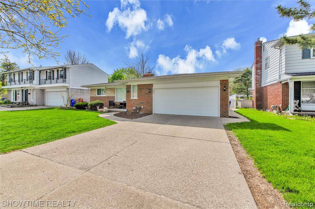 Fraser, MI 48026,32411 Kelly Road