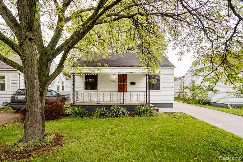 Harper Woods, MI 48225,19223 woodside street