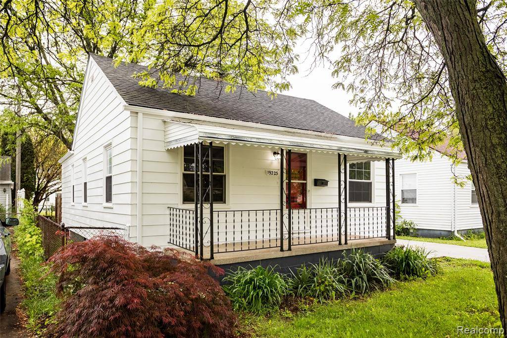Harper Woods, MI 48225,19223 woodside street