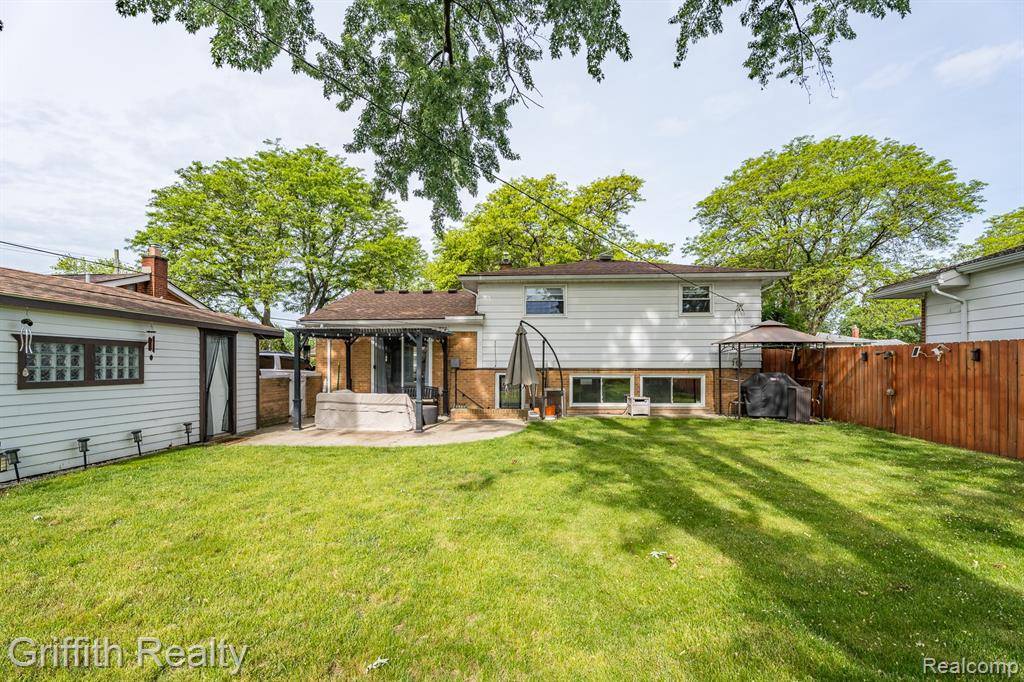 Livonia, MI 48150,9744 Pere Avenue