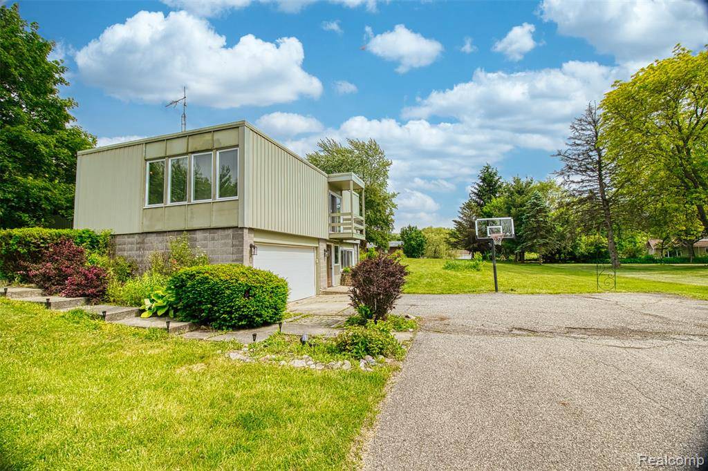 Flint, MI 48532,5215 Scenicvue Drive