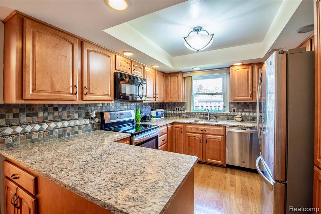 West Bloomfield, MI 48323,4426 Knightsbridge Lane