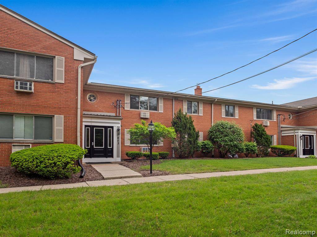 Rochester, MI 48307,803 Plate Street