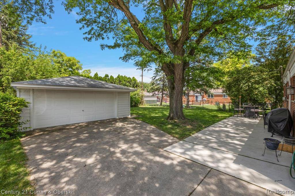 Livonia, MI 48154,32636 Oakley Street