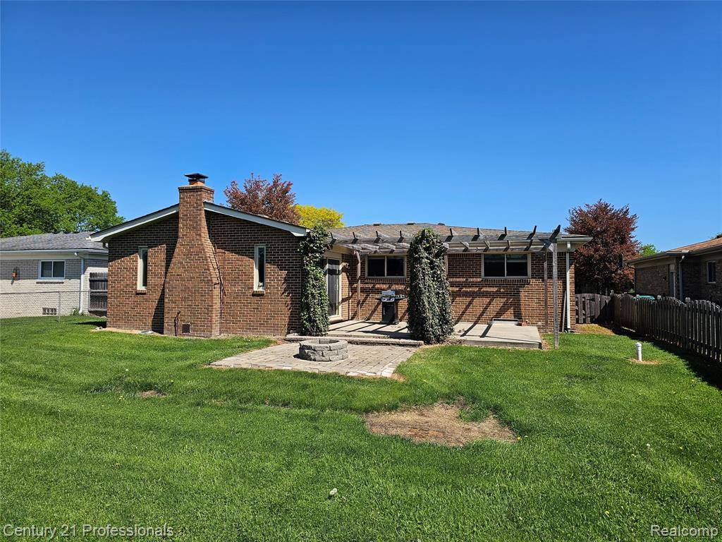 Macomb, MI 48044,15748 Robert Drive