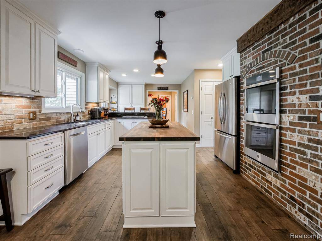 Okemos, MI 48864,90 Wind N Wood Drive