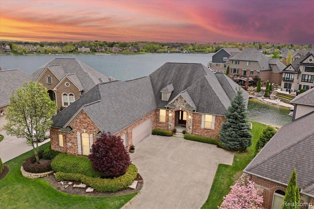 South Lyon, MI 48178,8427 BOULDER SHORES Drive