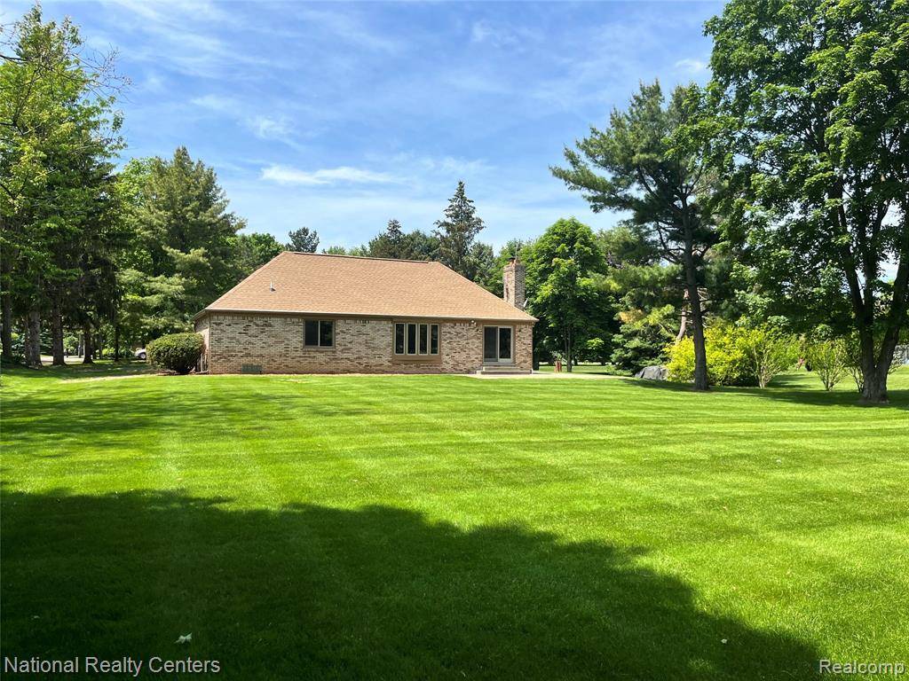 Novi, MI,24590 Dinser Drive