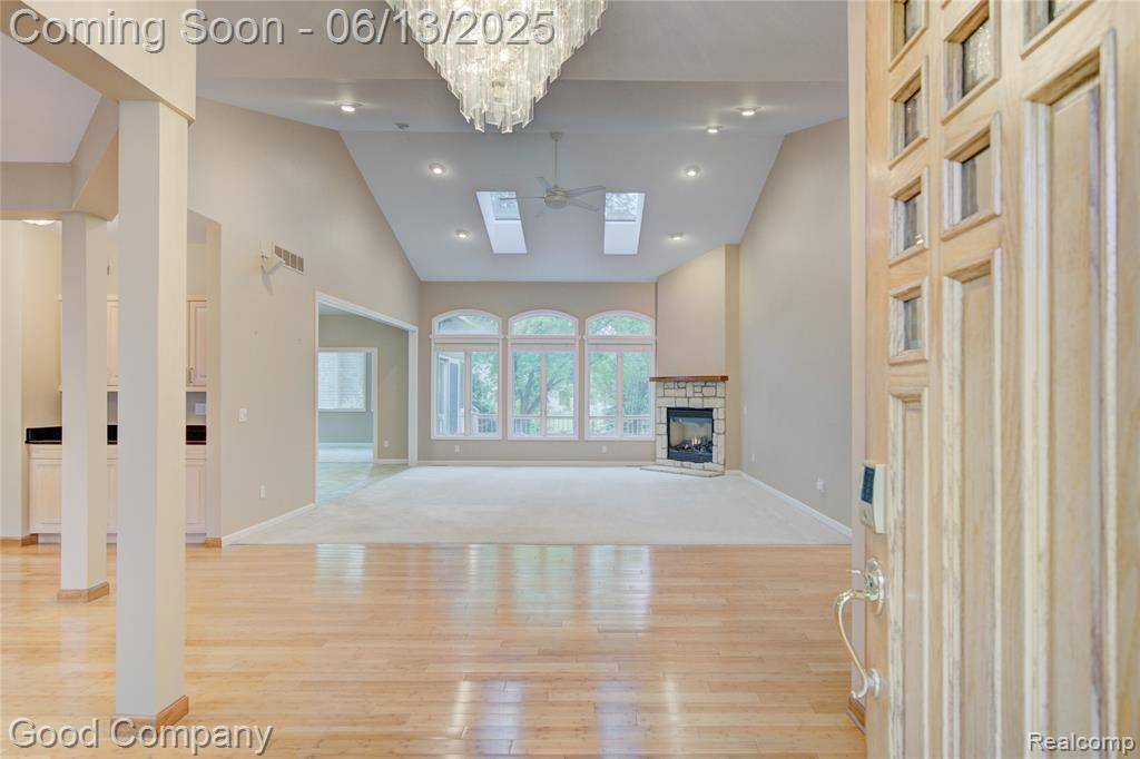 Rochester, MI 48306,374 Oakbridge Drive