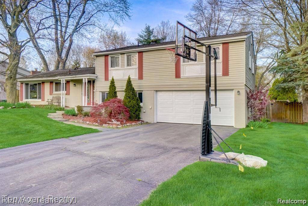 Farmington Hills, MI 48334,26126 Westmeath Street