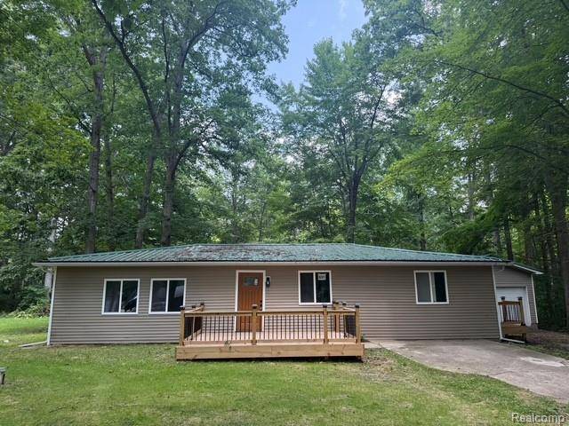 Columbiaville, MI 48421,631 PINE Drive