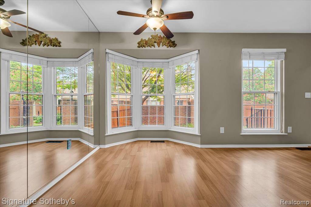 Novi, MI,22331 Peachtree