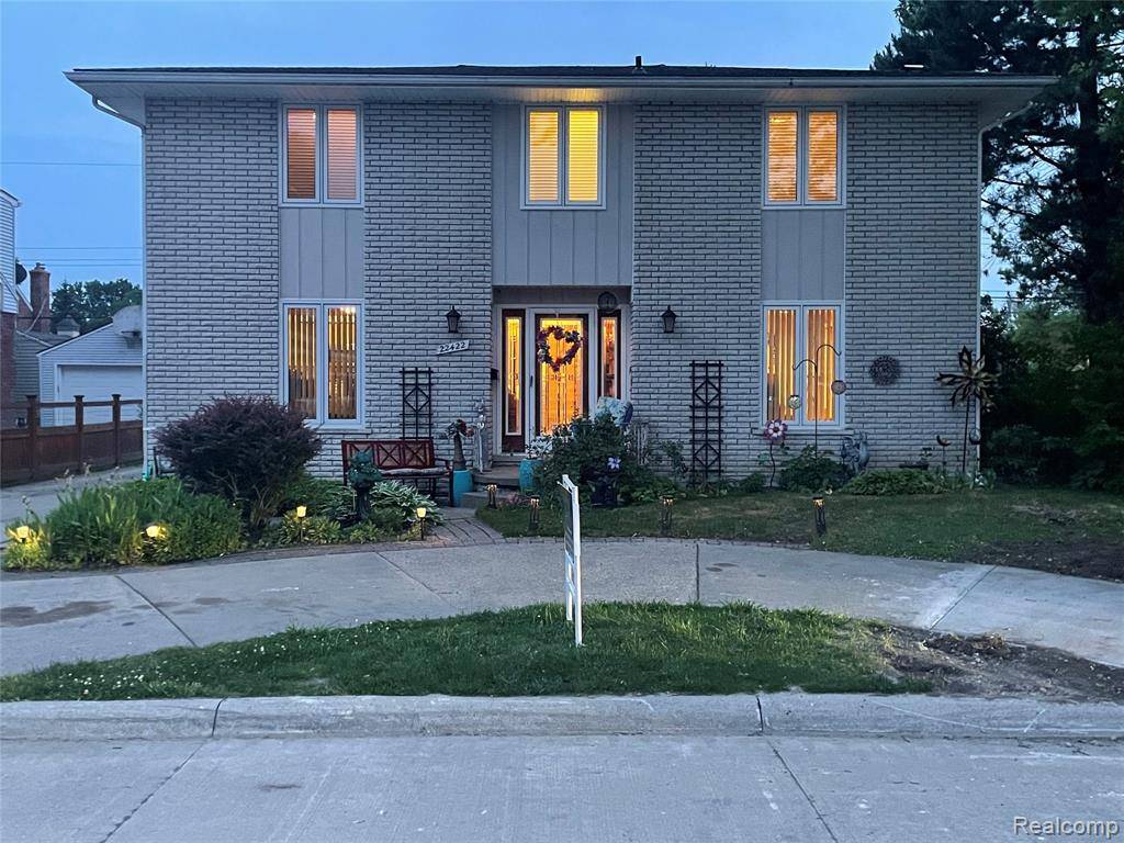 Saint Clair Shores, MI 48081,22422 Lakeland Street
