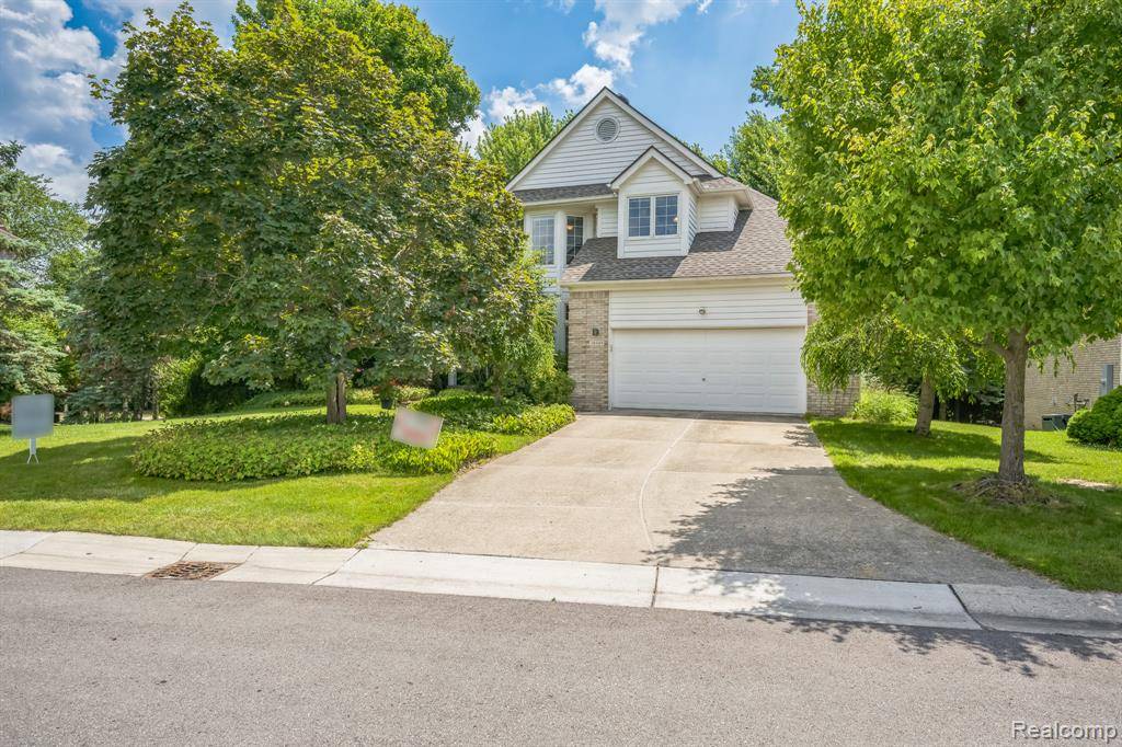 Farmington Hills, MI 48331,38049 Lantern Hill Court