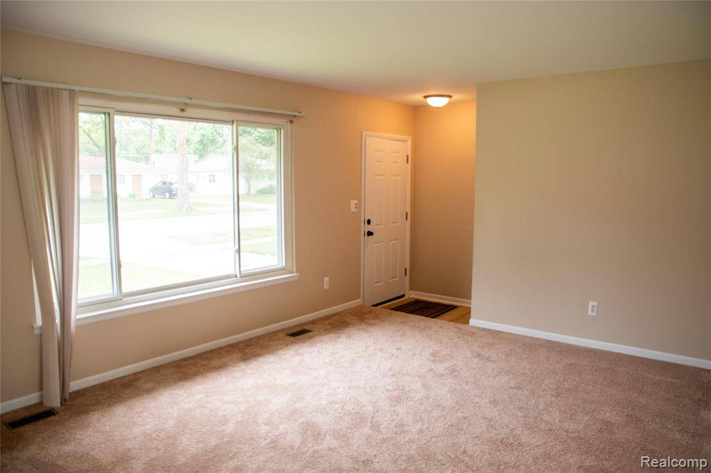 Farmington Hills, MI 48336,23062 Tuck Road
