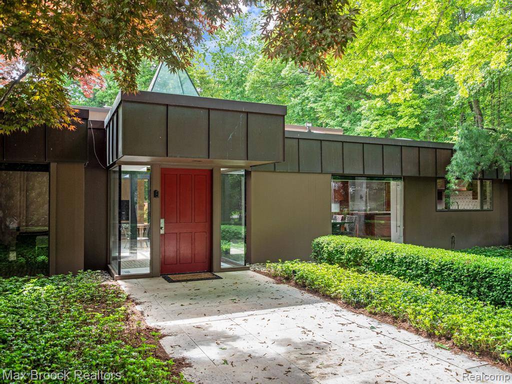 Bloomfield Hills, MI 48302,5130 Deep Wood Road