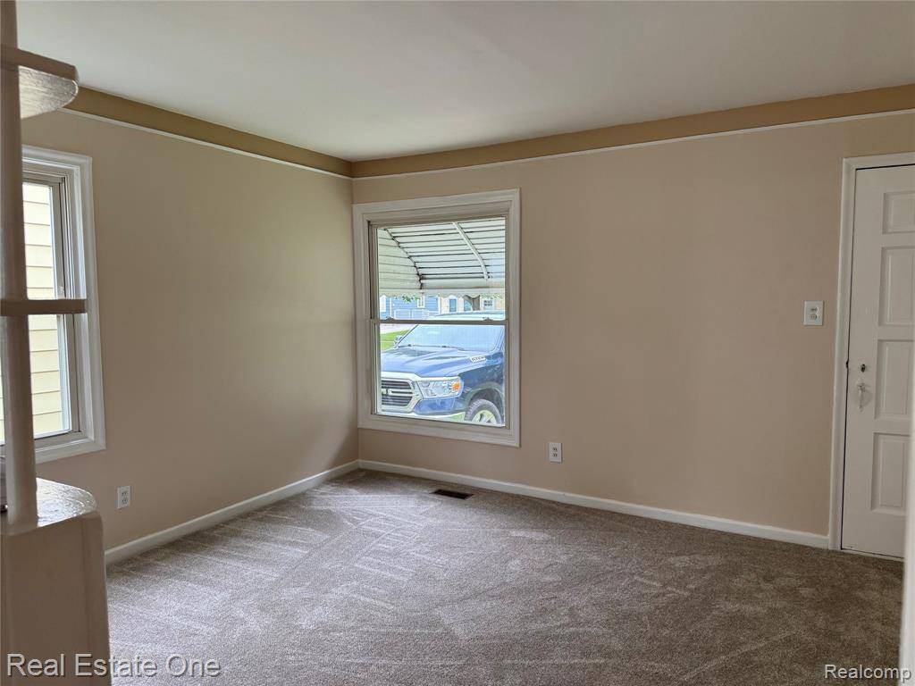 Madison Heights, MI 48071,27637 Dartmouth Street