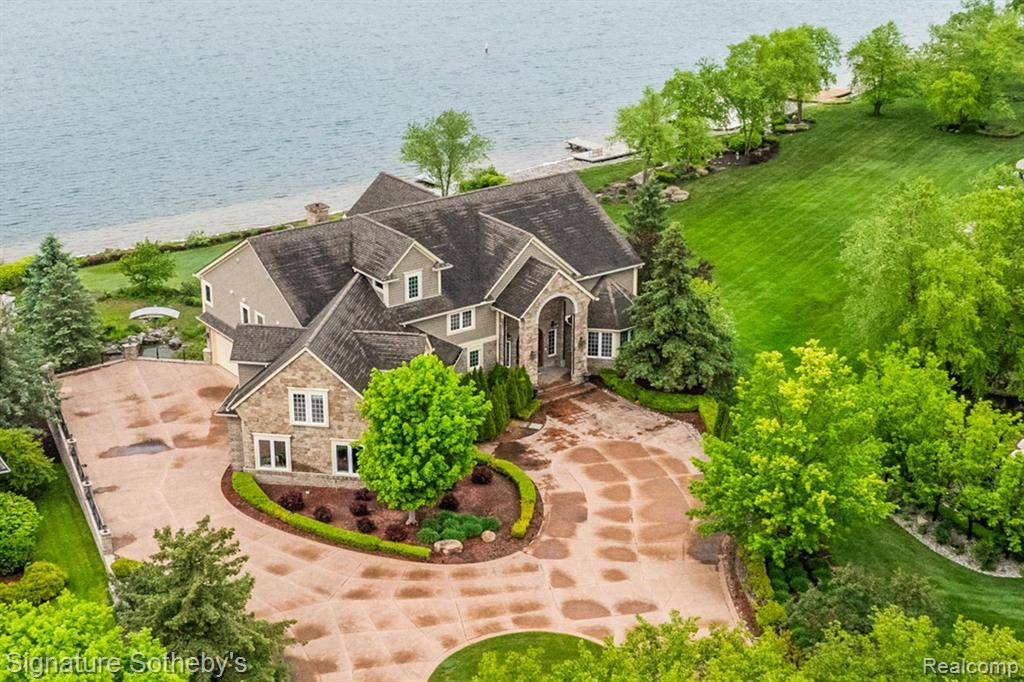 South Lyon, MI 48178,10611 Lighthouse Point