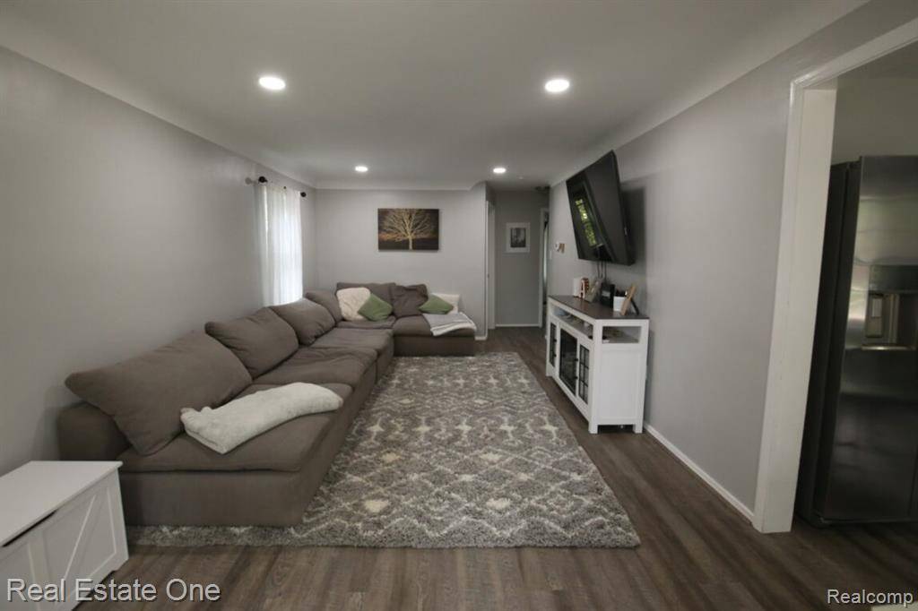 Saint Clair Shores, MI 48080,22505 Harper Lake Avenue
