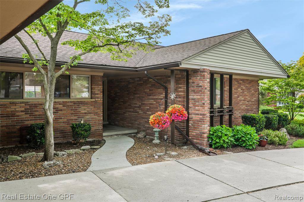 Grosse Pointe Farms, MI 48236,439 Barclay Road